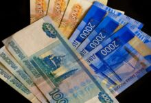 تراجع الروبل الروسي والين الياباني أمام الدولار