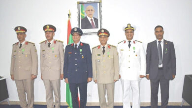 تكريم وزير الدفاع الوطني لستة ضباط مصريين