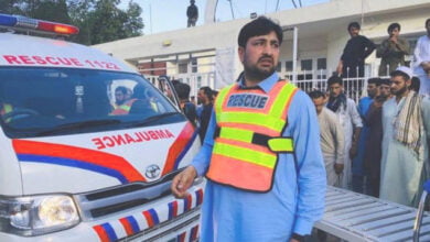 عشرات القتلى والجرحى بتفجيرين داميين في باكستان