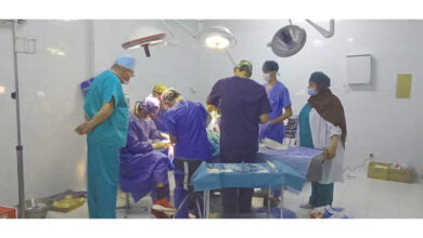 فريق طبي إسباني يقوم بعمليات جراحية واستشارات طبية في مركز بلدية نواذيبو