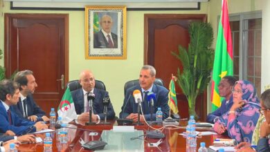 وزير التجارة يجري محادثات مع نظيره الجزائري لتعزيز التبادل التجاري بين البلدين