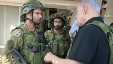 شتم نتنياهو وتصدع داخلي وملامح تحول خارجي.. هل زاد "طوفان الأٌقصى" من تفكك إسرائيل؟