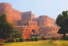 أين تقع مدينة أغرة؟