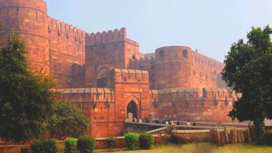 أين تقع مدينة أغرة؟