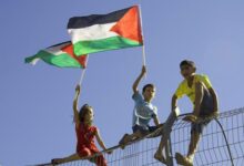 ازدواجية المثقفين: استراتيجيات تقويض المقاومة وتزييف الثقافة الفلسطينية