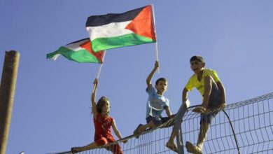 ازدواجية المثقفين: استراتيجيات تقويض المقاومة وتزييف الثقافة الفلسطينية