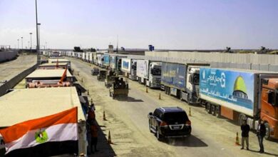 افتُتح معبر رفح وبدأت شاحنات المساعدات تدخل قطاع غزة