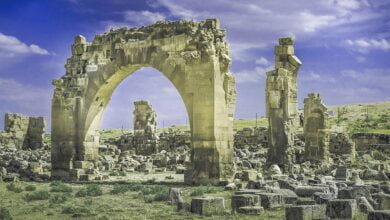 أعمدة أموية في حران.. حضارات متعاقبة في شانلي أورفه التركية