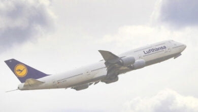 تراجع حجوزات رحلات الطيران إلى الشرق الأوسط مع بدء النزاع في غزة