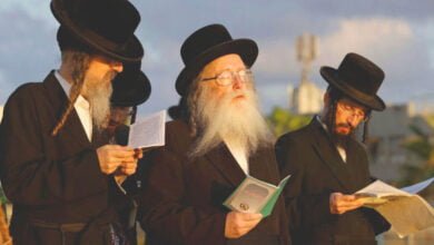 ماهي لعنة "العقد الثامن" التي تخوف منها إيهود باراك ولوح بها أبو عبيدة؟