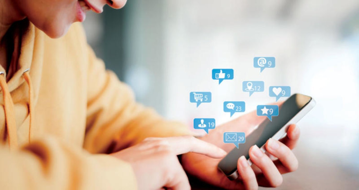 تصاعد القيود على محتوى دعم فلسطين: هل حان الوقت لإنشاء منصة تواصل اجتماعي عربية؟