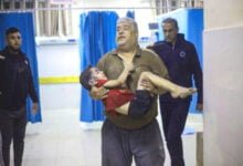 الجرحى يعانون في مستشفيات غزة بسبب نقص الإمكانيات ويفقدون الأمل