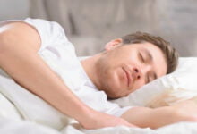 النوم يعزز صحة القلب أكثر من الجلوس الطويل والخمول