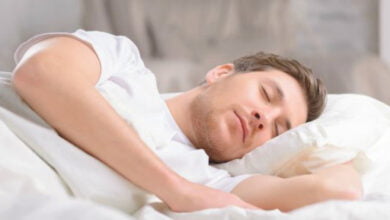 النوم يعزز صحة القلب أكثر من الجلوس الطويل والخمول