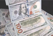 تراجع أسبوعي متوقع للدولار مع تباطؤ التضخم في الولايات المتحدة