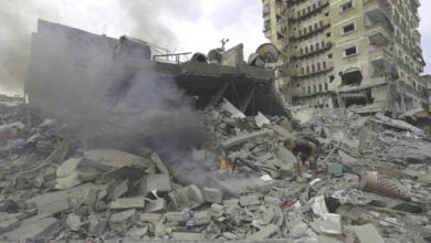 ضحايا تحت الأنقاض: قصف عنيف يتسبب في سقوط العشرات في تل الزعتر بغزة