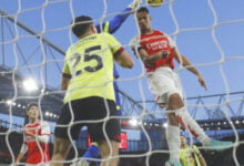 آرسنال يتفوق على بيرنلي بثلاثية