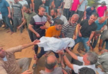 في كل صباح بغزة: الشهداء ينزلون إلى الأرض والأهالي يودعونهم بدموع