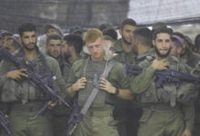 اقتحامات في الضفة الغربية وإعلان كتيبة طولكرم إصابة جنديين إسرائيليين في المخيم