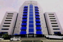 البنك المركزي السوداني يُعلن إجراءات لاحتواء تراجع العملة الوطنية