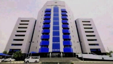 البنك المركزي السوداني يُعلن إجراءات لاحتواء تراجع العملة الوطنية