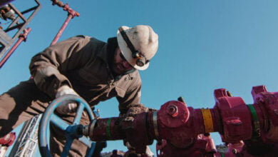 الولايات المتحدة تتصدر قائمة عمالقة إنتاج النفط في عام 2023