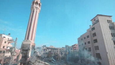 تدمير مسجدين في دير البلح وارتكاب 14 مجزرة خلال 24 ساعة على يد قوات الاحتلال