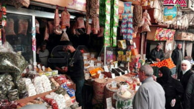 تعاني أسواق المناطق التابعة للنظام في سوريا والتجار ينسحبون