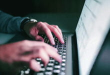 رسائل قرصنة تستهدف مستخدمي آبل