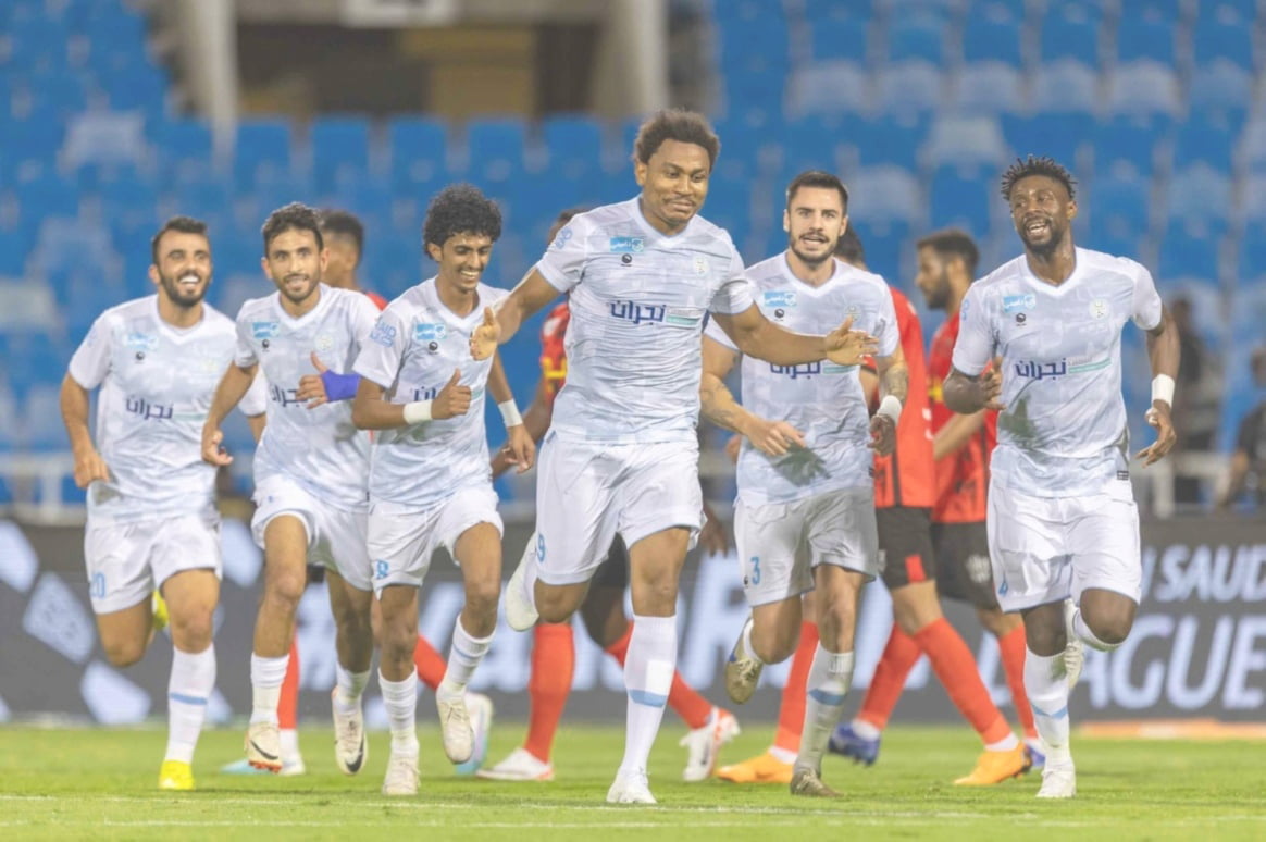مشاهدة مباراة الأخدود ضد الطائي
