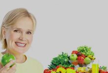 هل يمكن تأجيل انقطاع الطمث من خلال التغذية؟