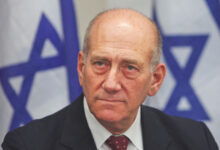 أولمرت يدعو إسرائيل إلى وقف الحرب والإفراج عن جميع أسرى حماس لضمان تحرير الرهائن