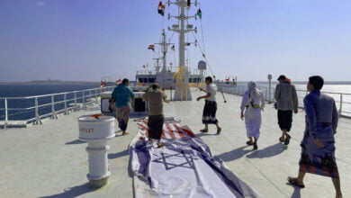 تأكيد الحوثيين على استمرار هجماتهم ضد السفن الأميركية والبريطانية