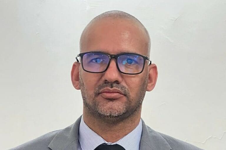 رد خبير استشاري على رأي قانوني حول أعضاء لجان الصفقات من سلطة تنظيم الصفقات العمومية