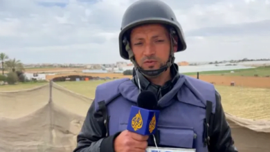 إصابة خطيرة لمراسل ومصور الجزيرة بقصف إسرائيلي في رفح