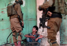 انتهاكات جسيمة وتعسّف قانوني: معاملة ظالمة للفلسطينيين داخل سجون الاحتلال