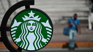 ضغوط المقاطعة تؤدي إلى تخفيض توقعات الإيرادات لشركة ستاربكس