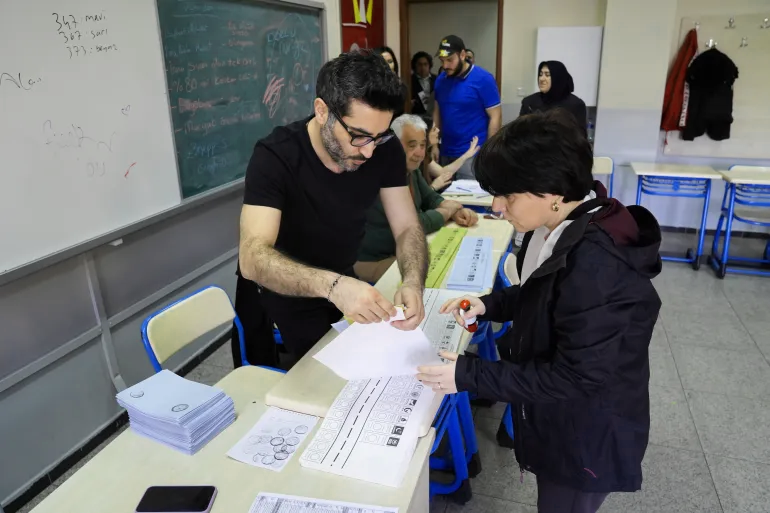 انتخابات محلية تركية: بدء التصويت في إسطنبول وسط منافسة شديدة
