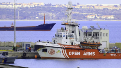 سفينة مساعدات تبحر من قبرص إلى غزة والأونروا تؤكد أولوية المعابر البرية