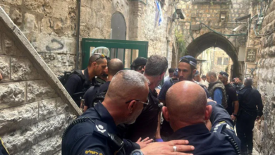 عملية طعن بالقدس والاحتلال يتهم سائحا تركيا