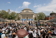 تصاعد التوترات في جامعة كولومبيا: طلاب يسيطرون على مبنيين بعد احتجاجات