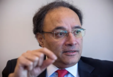 وزير باكستاني يتنازل عن راتبه الكبير لإنقاذ اقتصاد بلاده المضطرب