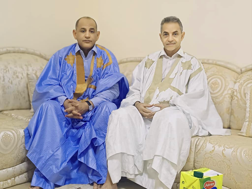 زيارة ودية لوزير المياه والصرف الصحي للنائب والعمدة القاسم ولد بلالي للاطمئنان على صحته