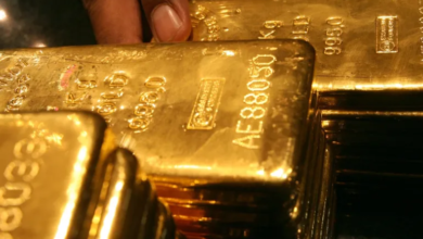 الذهب يصعد إلى قمة جديدة والفضة عند أعلى مستوى في 11 عاما