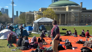 جامعة تورنتو تهدد بمعاقبة الطلاب المعتصمين بحرمها تضامنا مع غزة
