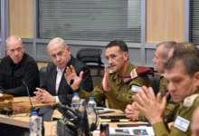 إسرائيل تسلم مقترحا جديدا لصفقة تبادل وحماس تتمسك بشروطها