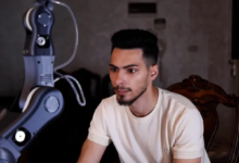 فيديو شاب مقدسي يطور جهاز روبوت متعدد الحركات