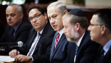 صفقة التبادل تعمّق أزمة نتنياهو وتبدد شعار "النصر المطلق"