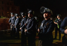 تدخل الشرطة جامعة كاليفورنيا استعدادًا لتفريق اعتصام داعم لفلسطين