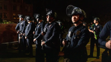 تدخل الشرطة جامعة كاليفورنيا استعدادًا لتفريق اعتصام داعم لفلسطين